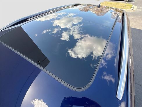 Used 2022 Volkswagen Tiguan SEL R-Line image 23