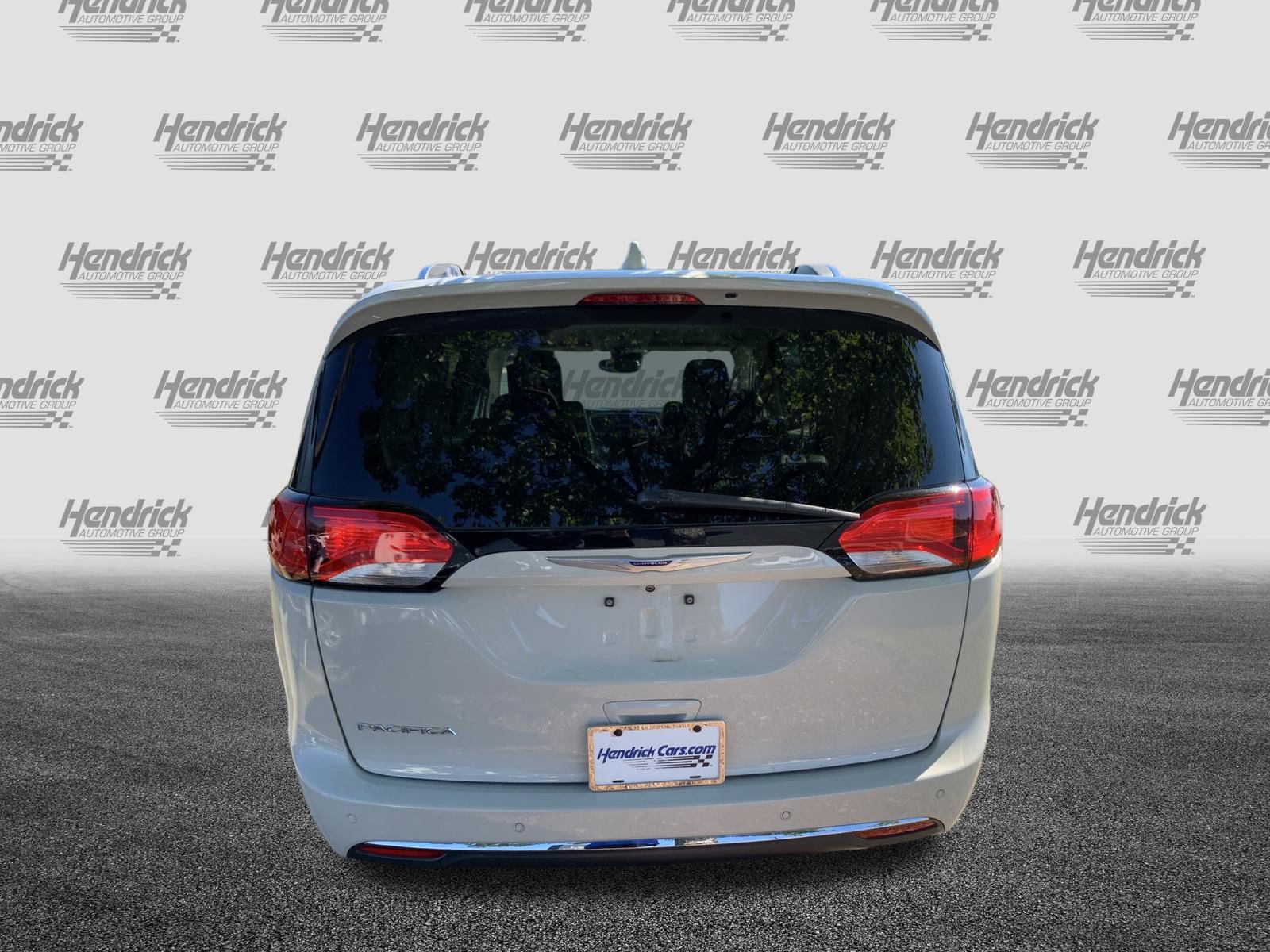 Used 2019 Chrysler Pacifica Touring-L Plus w/ Advanced Safetytec Group FWD image 9