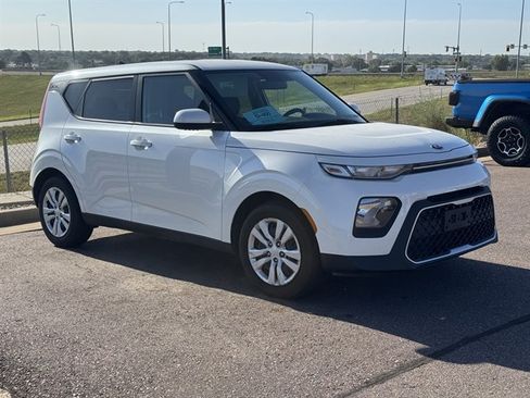 Used 2021 Kia Soul LX FWD image 2