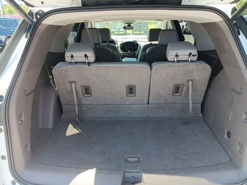 Used 2020 Chevrolet Traverse LT w/ LT Premium Package FWD image 17