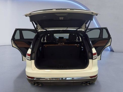 Used 2021 Lincoln Aviator Reserve w/ Equipment Group 202A AWD/4WD image 13
