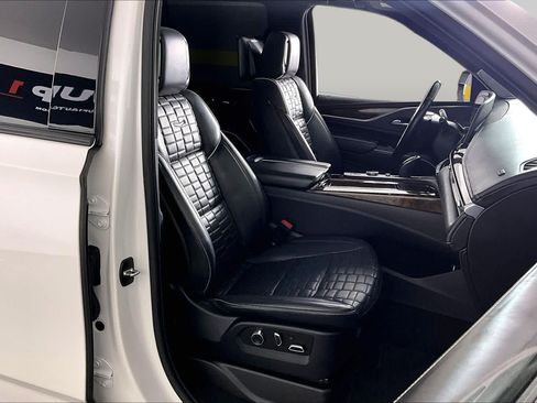 Used 2021 Cadillac Escalade Sport Platinum AWD/4WD image 9