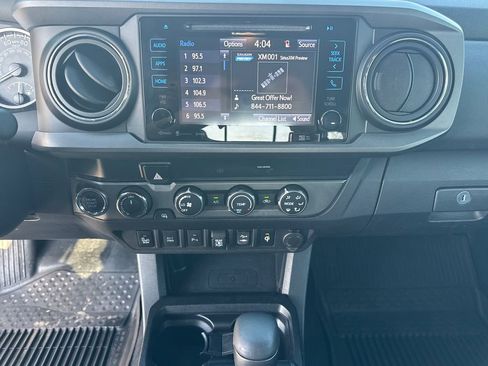 Used 2019 Toyota Tacoma TRD Sport w/ Technology Package image 29