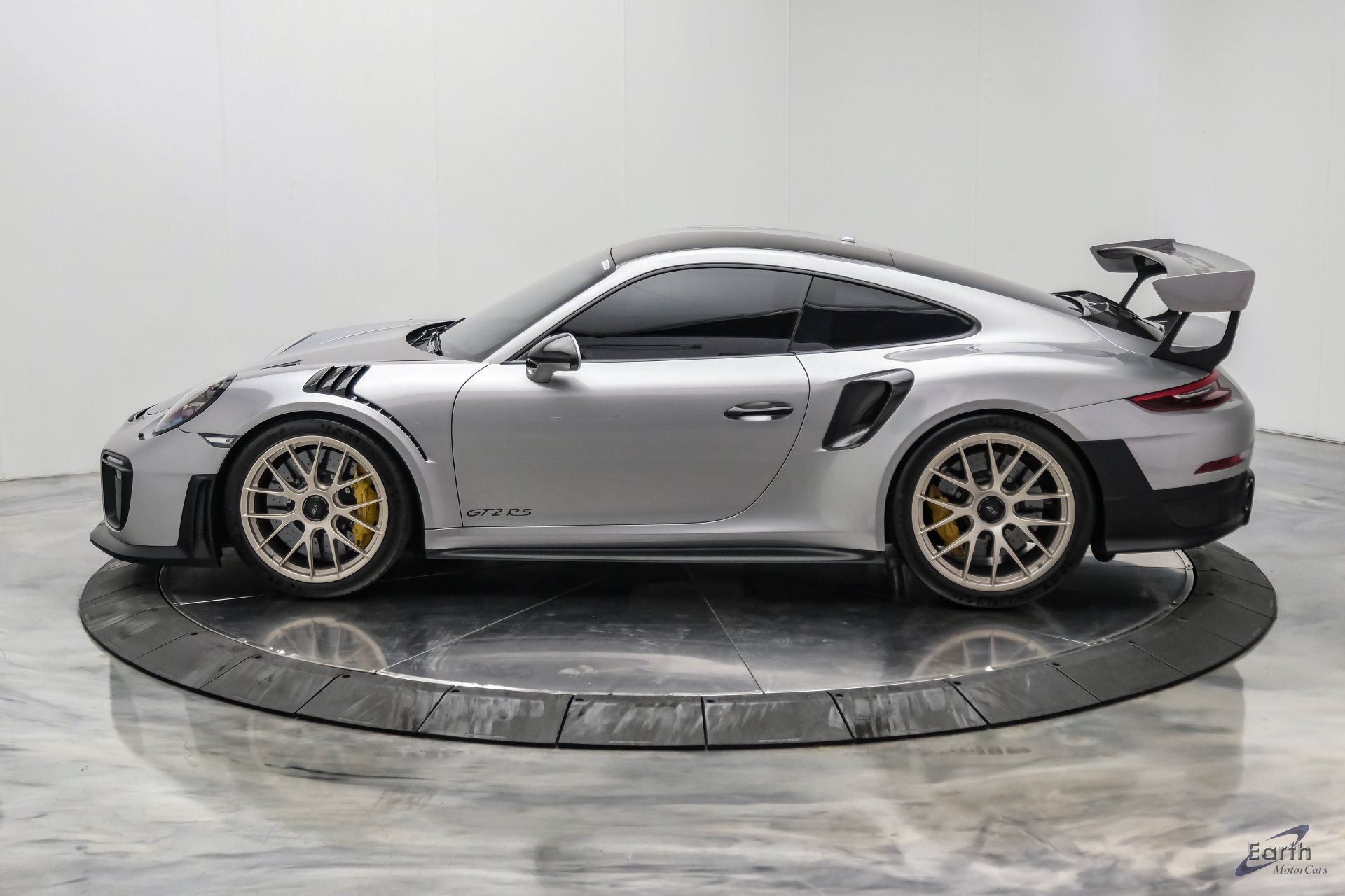 Used 2018 Porsche 911 GT2 RS RWD image 9