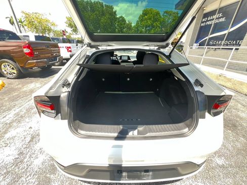 Used 2024 Toyota Prius LE FWD image 8