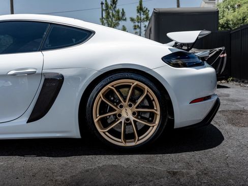 Used 2022 Porsche 718 Cayman GT4 RWD image 12