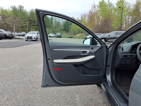 Used 2023 Hyundai Sonata SE w/ Cargo Package image 15