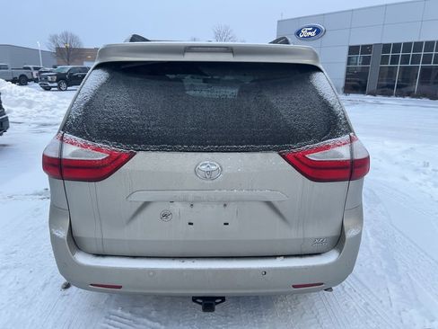 Used 2016 Toyota Sienna XLE image 6