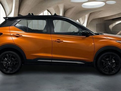 Used 2024 Nissan Kicks SR w/ SR Premium Package FWD image 4