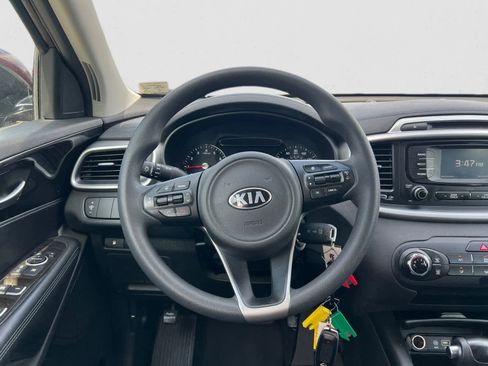 Used 2017 Kia Sorento FWD image 13