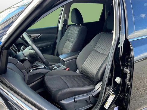 Used 2020 Nissan Rogue SV image 16