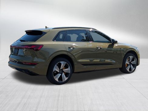 Used 2023 Audi e-tron Premium Plus w/ Premium Plus Package AWD/4WD image 7