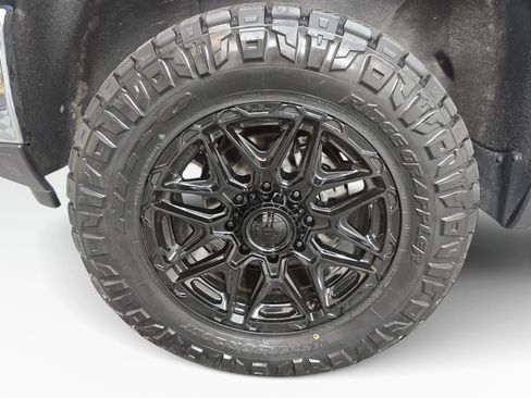 Used 2024 Chevrolet Silverado 3500 LTZ w/ LTZ Plus Package AWD/4WD image 11