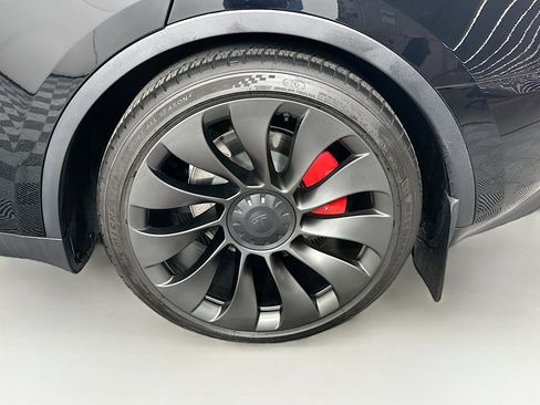Used 2023 Tesla Model Y Performance image 11
