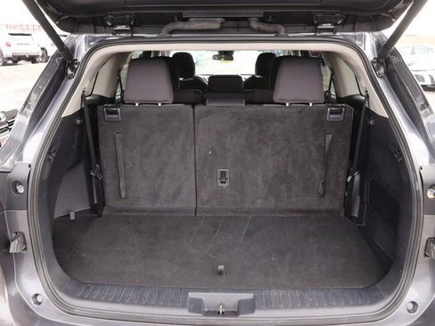 Used 2024 Toyota Highlander LE image 7