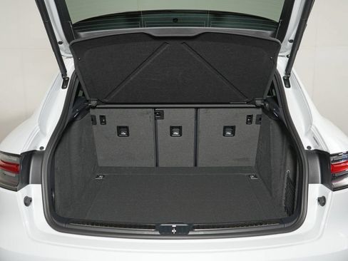 Used 2026 Porsche Macan AWD/4WD image 13
