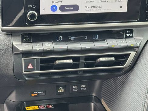 Used 2025 Toyota Camry Hybrid FWD image 18