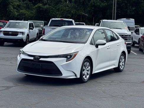 Used 2024 Toyota Corolla LE FWD image 2