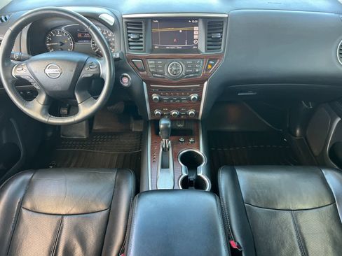 Used 2018 Nissan Pathfinder Platinum FWD image 4