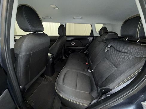 Used 2016 Kia Soul + image 11