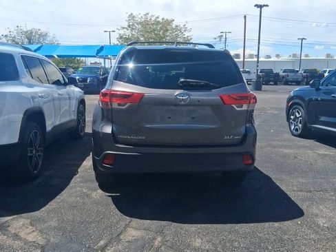 Used 2017 Toyota Highlander XLE AWD/4WD image 4