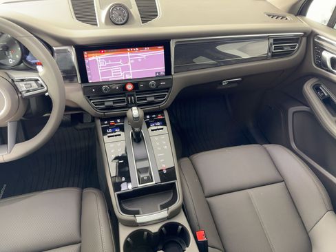 Certified 2026 Porsche Macan AWD/4WD image 28