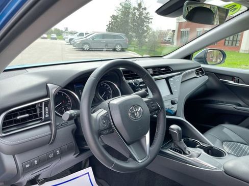 Used 2020 Toyota Camry SE image 9