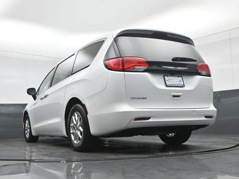 Used 2023 Chrysler Voyager LX image 69