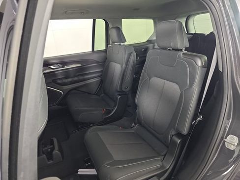 Used 2022 Jeep Grand Cherokee L Laredo w/ Luxury Tech Group I AWD/4WD image 25