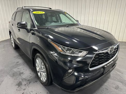 Used 2022 Toyota Highlander Limited image 2