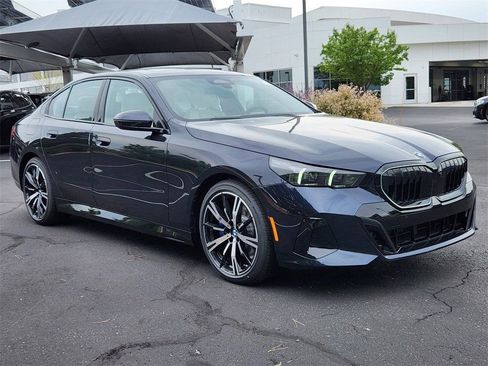 Used 2026 BMW 530i xDrive w/ M Sport Package AWD/4WD image 5