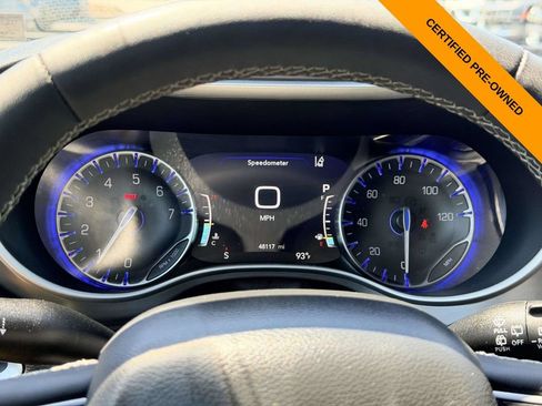 Certified 2025 Chrysler Pacifica Select FWD image 24