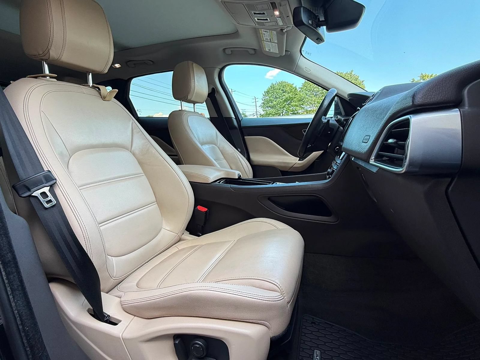 Used 2018 Jaguar F-PACE Prestige AWD/4WD image 17