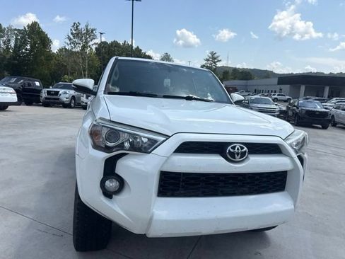 Used 2017 Toyota 4Runner SR5 Premium RWD image 5