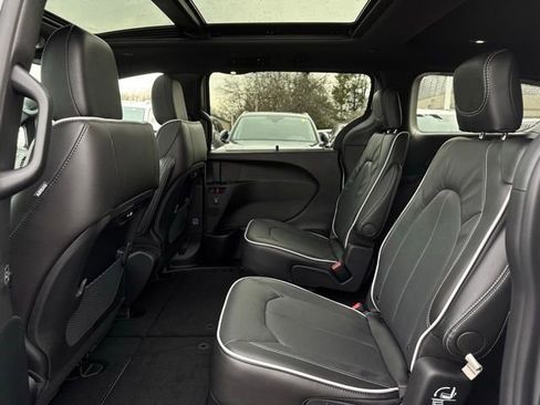 New 2026 Chrysler Pacifica Limited w/ S Appearance Package image 20