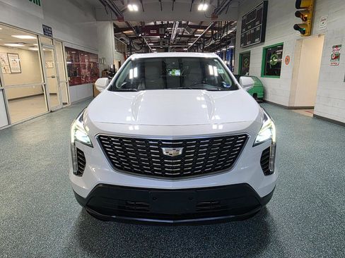 Used 2019 Cadillac XT4 Luxury w/ Cold Weather Package AWD/4WD image 3