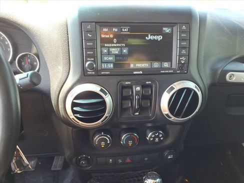 Used 2015 Jeep Wrangler Unlimited Sahara w/ Connectivity Group AWD/4WD image 21