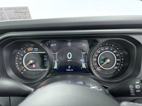 Used 2026 Jeep Wrangler Unlimited Sahara AWD/4WD image 20