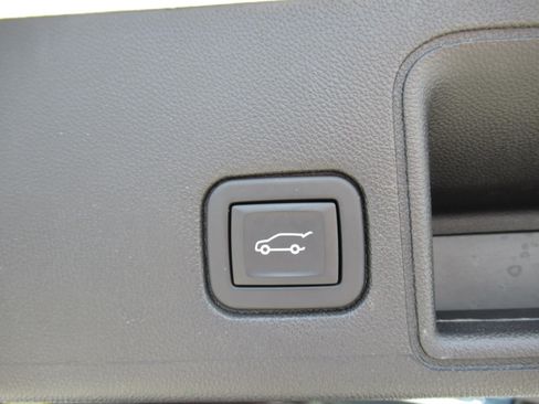 Used 2024 GMC Terrain SLE w/ Driver Convenience Package AWD/4WD image 34