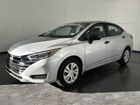 Certified 2025 Nissan Versa S w/ Trunk Package image 4