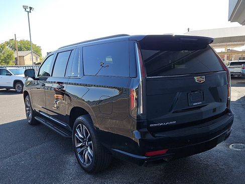Used 2021 Cadillac Escalade ESV Sport AWD/4WD image 3
