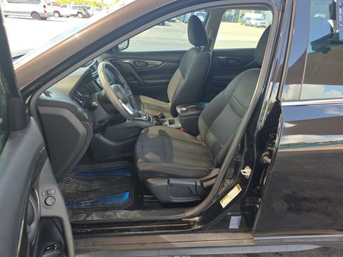 Used 2020 Nissan Rogue S FWD image 3