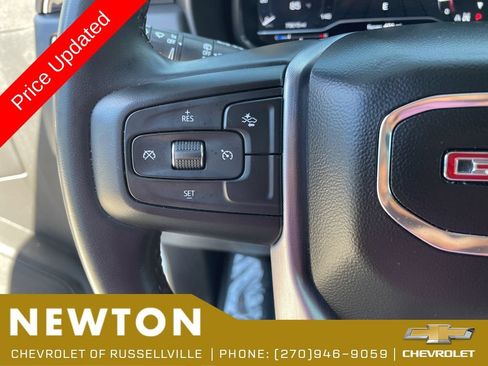 Used 2023 GMC Yukon XL SLT AWD/4WD image 15
