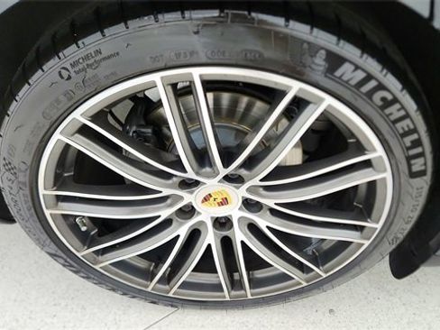 Used 2018 Porsche Panamera 4S image 56