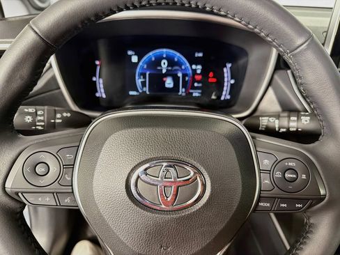 Used 2023 Toyota Corolla Cross XLE w/ Convenience Package FWD image 16
