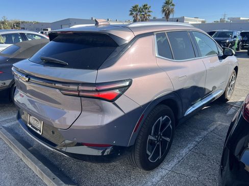 Used 2025 Chevrolet Equinox EV LT w/ Convenience Package image 4