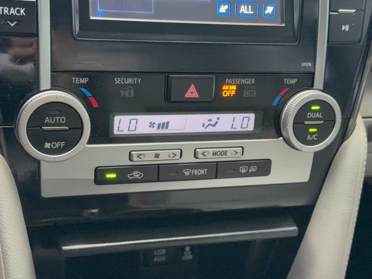 Used 2014 Toyota Camry XLE FWD image 22