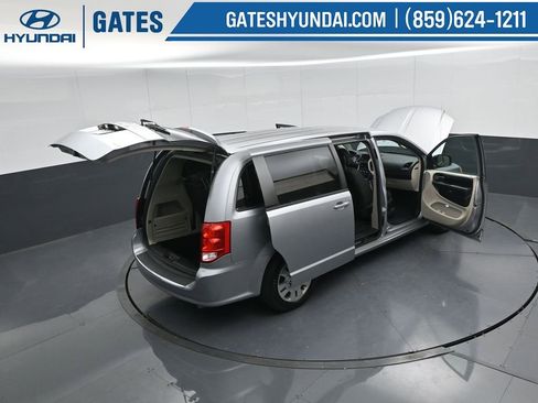 Used 2018 Dodge Grand Caravan SE w/ UConnect Hands-Free Group image 45