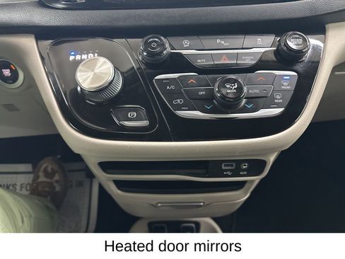 Used 2020 Chrysler Pacifica Touring-L image 42