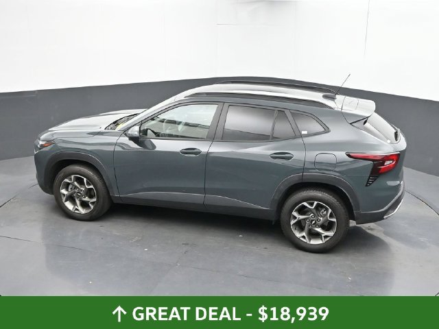 Used 2025 Chevrolet Trax LT FWD image 42